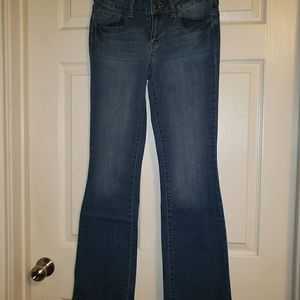 Curvy, High-waisted boot cut jean
